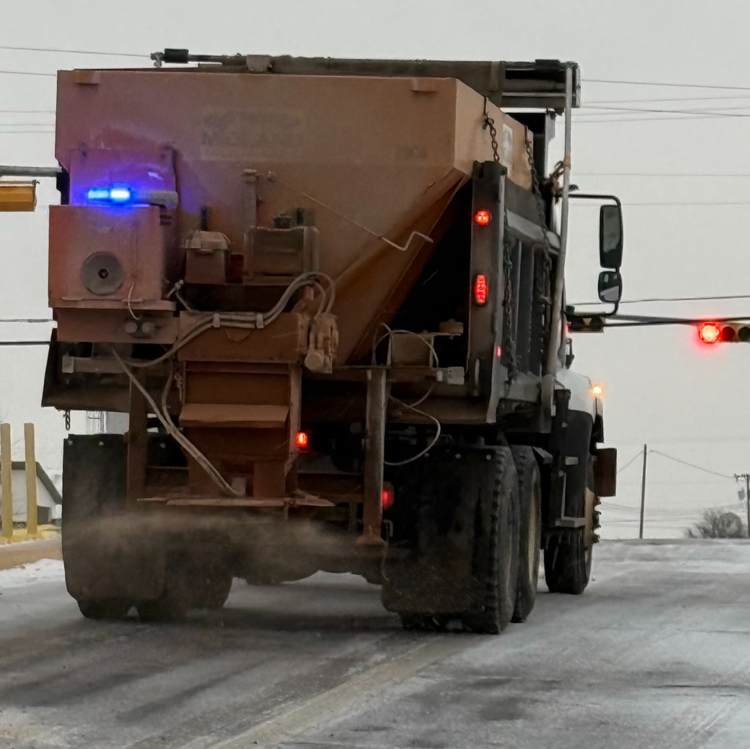 Trucks de-icing streets 1-24A